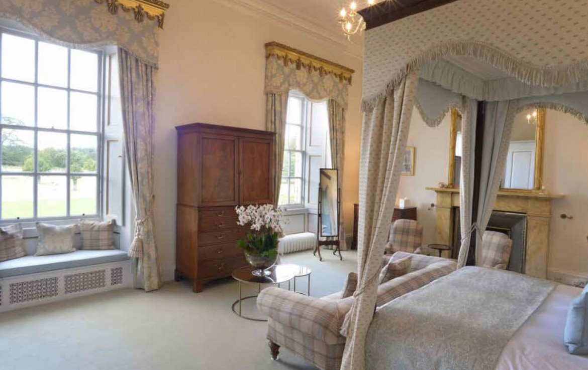 Private bedroom in Gilmerton Stately House Scotland
